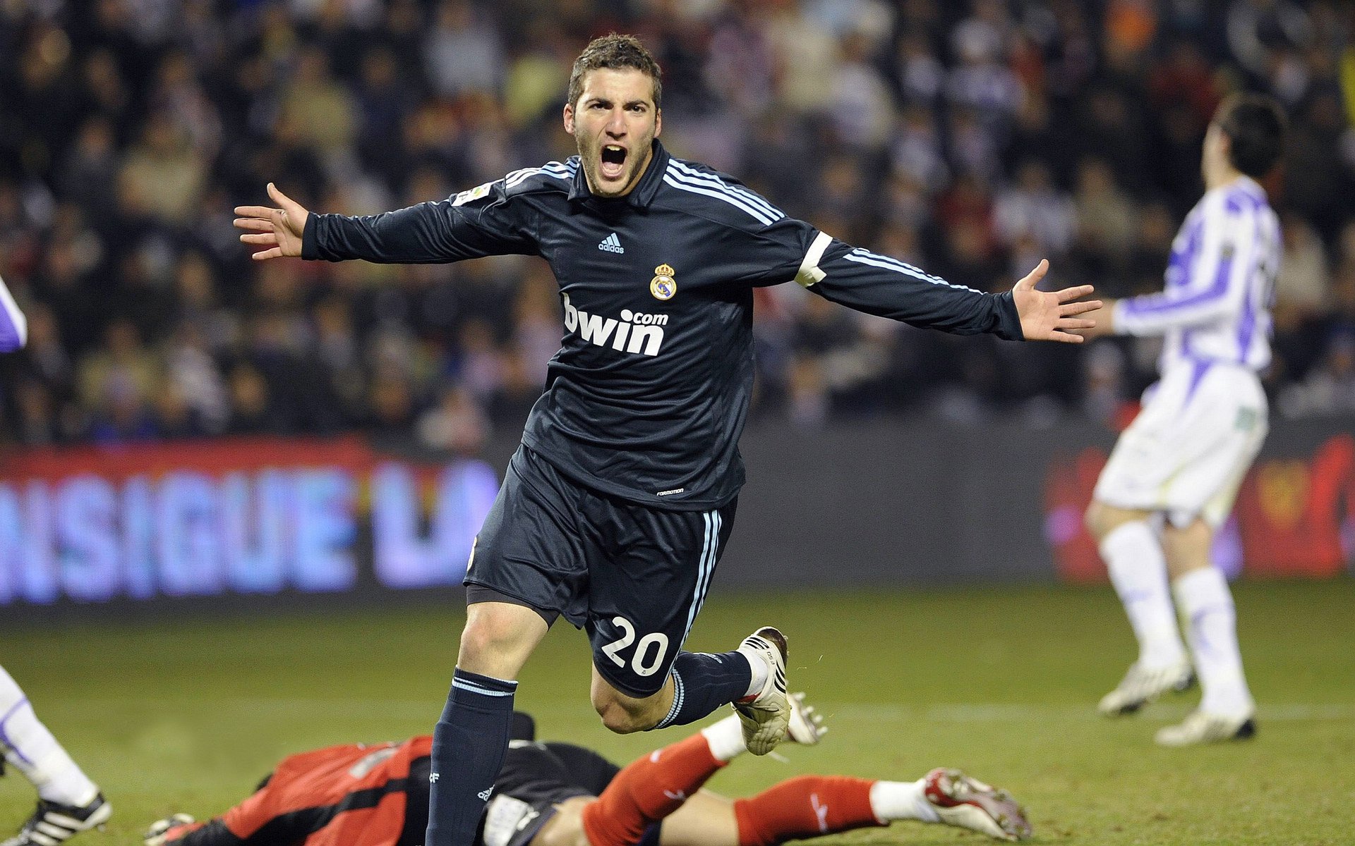 “尼古拉斯·桑特基的全能表现,成就阿根廷美洲狮队的进攻深度”